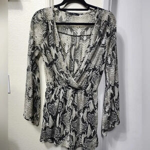 Women's Snake Print Bell Sleeve Romper Sz M Spring Festival Summer Vacation